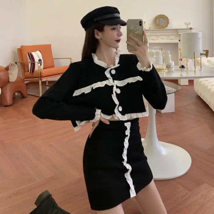 Conjunto elegante de dos piezas con detalles de volantes